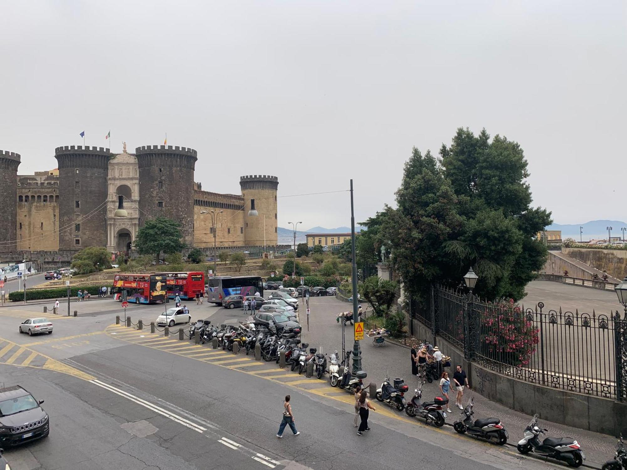 Residence Gli Angioini Srl Νάπολη Εξωτερικό φωτογραφία